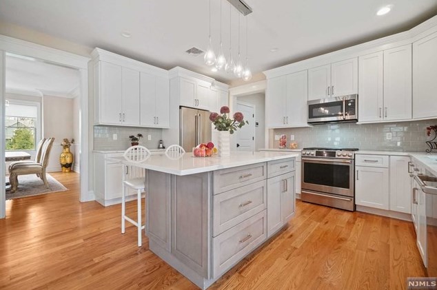 203 Marcotte Ln, Bergenfield NJ  07621-3212 exterior