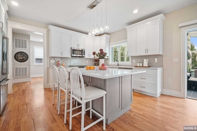 203 Marcotte Ln, Bergenfield NJ  07621-3212 exterior