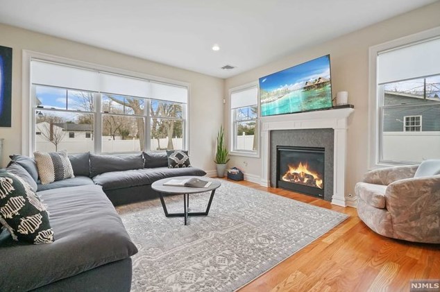 203 Marcotte Ln, Bergenfield NJ  07621-3212 exterior