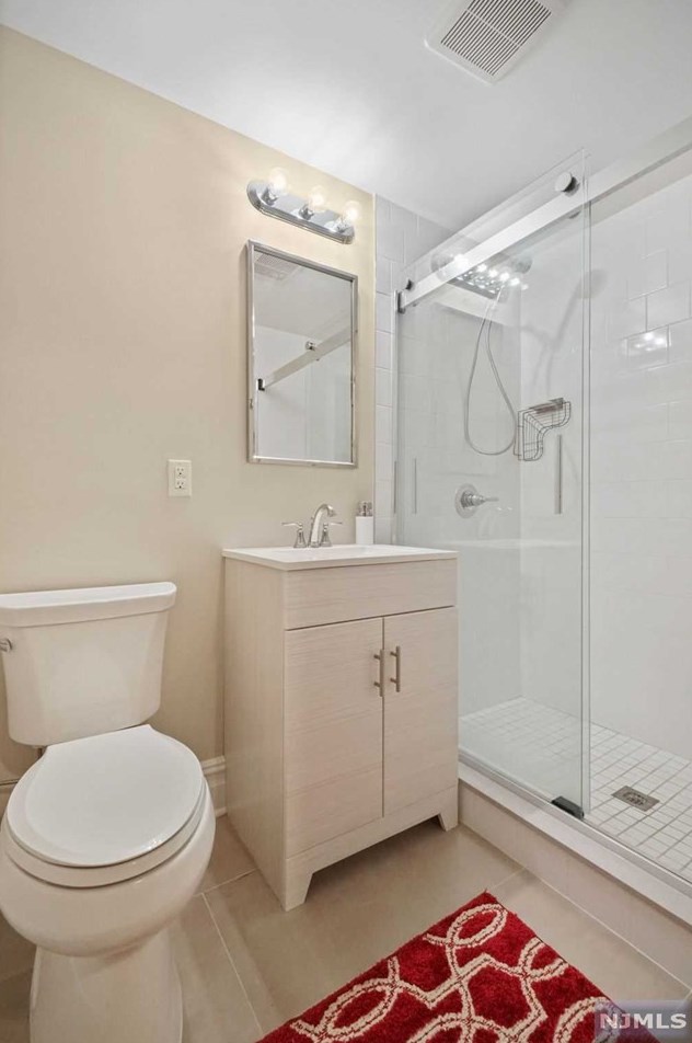 203 Marcotte Ln, Bergenfield NJ  07621-3212 exterior