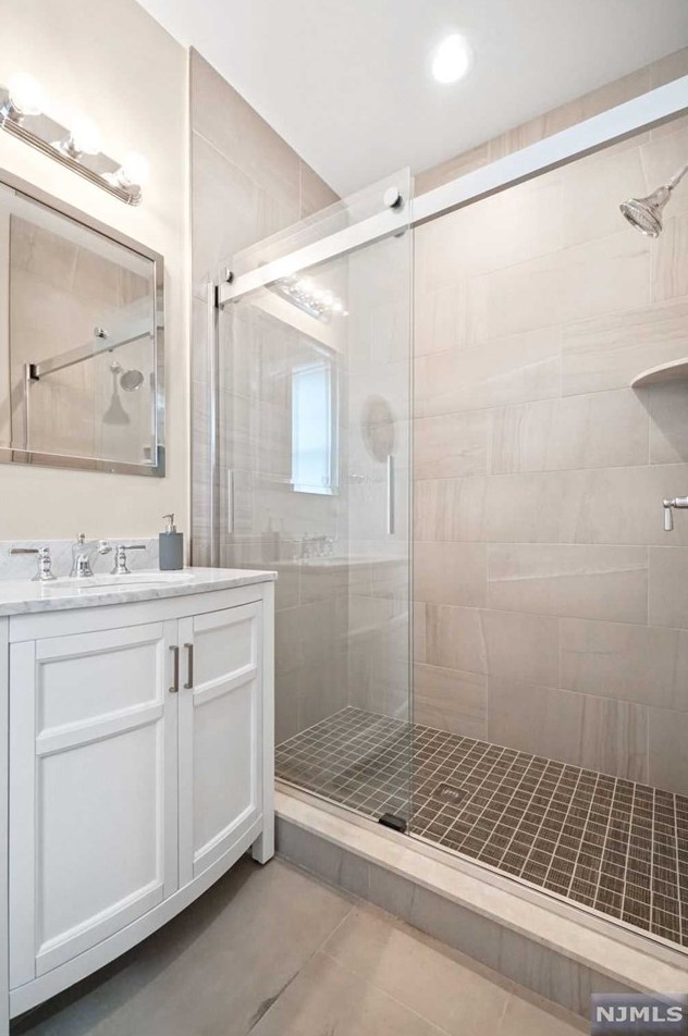 203 Marcotte Ln, Bergenfield NJ  07621-3212 exterior