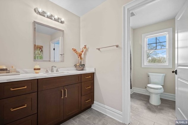 203 Marcotte Ln, Bergenfield NJ  07621-3212 exterior