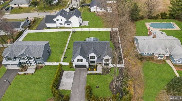 203 Marcotte Ln, Bergenfield NJ  07621-3212 exterior