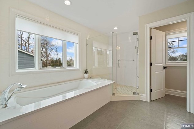 203 Marcotte Ln, Bergenfield NJ  07621-3212 exterior