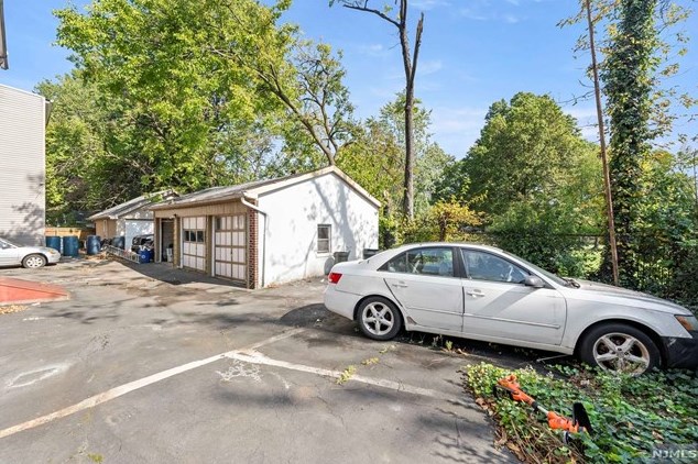 16 Poe Ave, Newark NJ  07106-1507 exterior