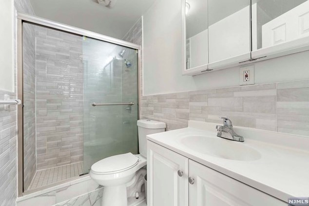 16 Poe Ave, Newark NJ  07106-1507 exterior
