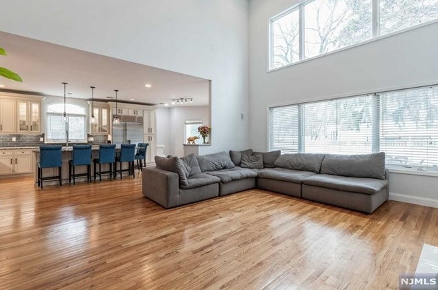 357 Prospect St, Nutley NJ 07110-3127 exterior