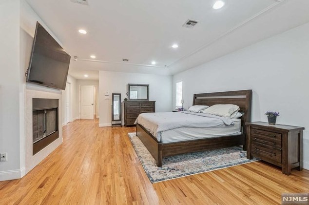 357 Prospect St, Nutley NJ 07110-3127 exterior