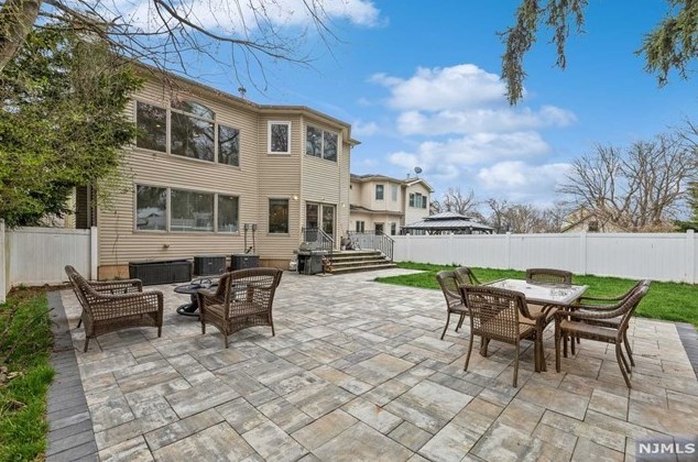 357 Prospect St, Nutley NJ 07110-3127 exterior