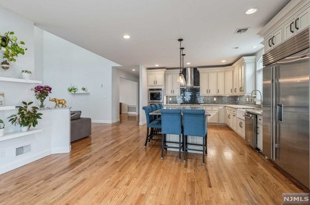 357 Prospect St, Nutley NJ 07110-3127 exterior