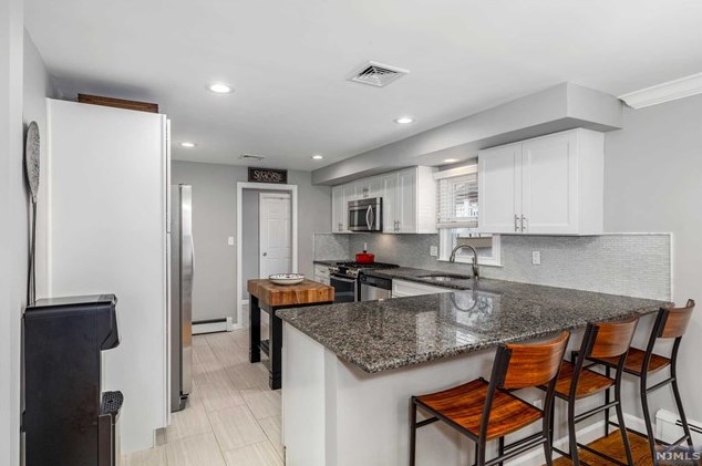 4 Hawthorne St, Rutherford NJ 07070-1126 exterior