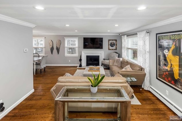 4 Hawthorne St, Rutherford NJ 07070-1126 exterior