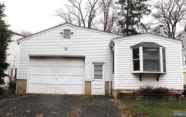 23 Cedar Ln, Chatham Township NJ 07928-1150 exterior