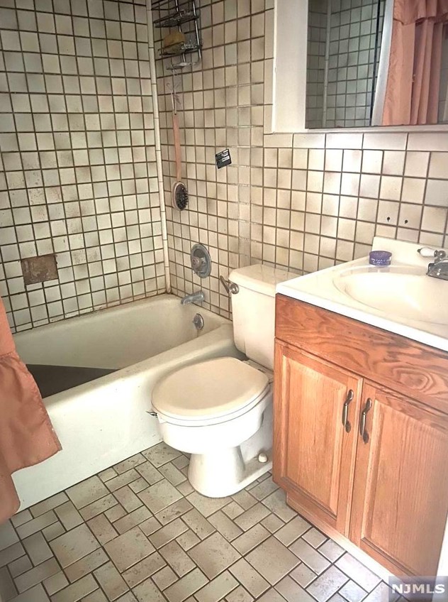 23 Cedar Ln, Chatham Township NJ 07928-1150 exterior