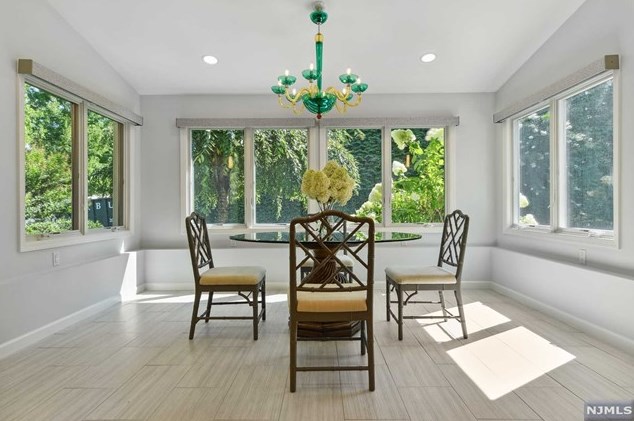 28 Greenview Way, Montclair NJ 07043-2531 exterior