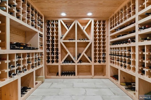 28 Greenview Way, Montclair NJ 07043-2531 exterior