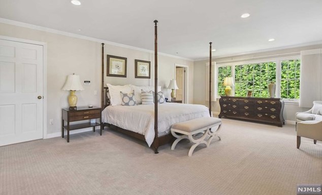 28 Greenview Way, Montclair NJ 07043-2531 exterior