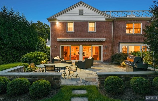 28 Greenview Way, Montclair NJ 07043-2531 exterior