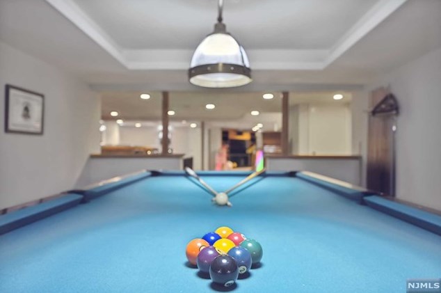 28 Greenview Way, Montclair NJ 07043-2531 exterior