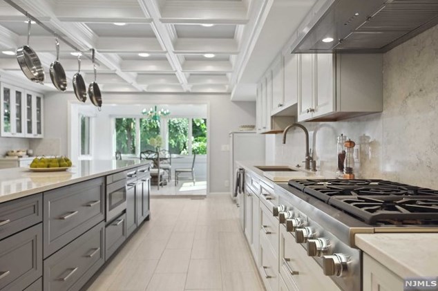 28 Greenview Way, Montclair NJ 07043-2531 exterior