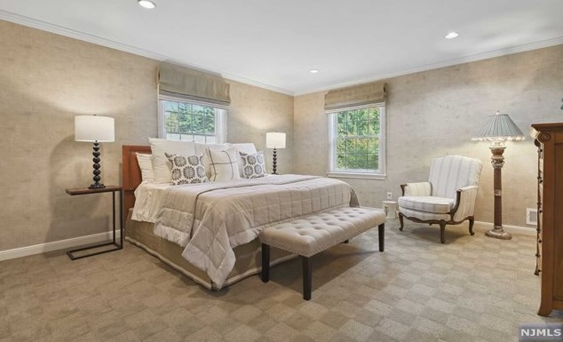 28 Greenview Way, Montclair NJ 07043-2531 exterior