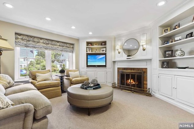 28 Greenview Way, Montclair NJ 07043-2531 exterior