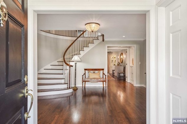 28 Greenview Way, Montclair NJ 07043-2531 exterior