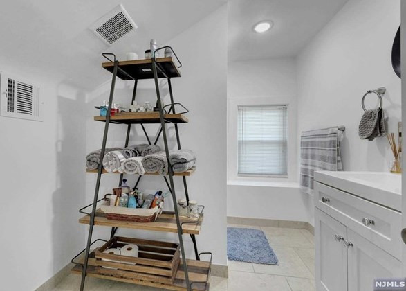 36 Myrtle St, Rutherford NJ  07070-1130 exterior