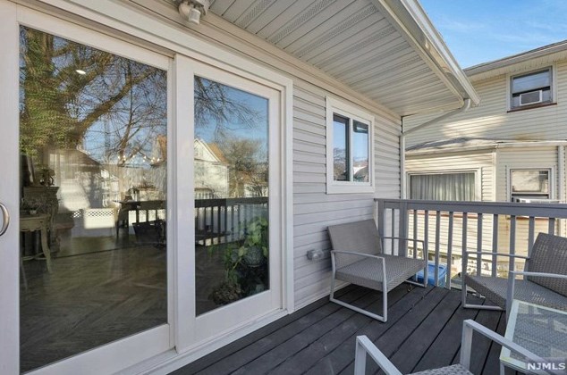 36 Myrtle St, Rutherford NJ  07070-1130 exterior