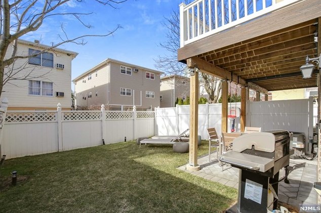 284 Knox Ave, Cliffside Park NJ  07010-2509 exterior