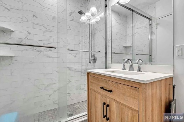 713 Salem St, Teaneck NJ 07666-5321 exterior