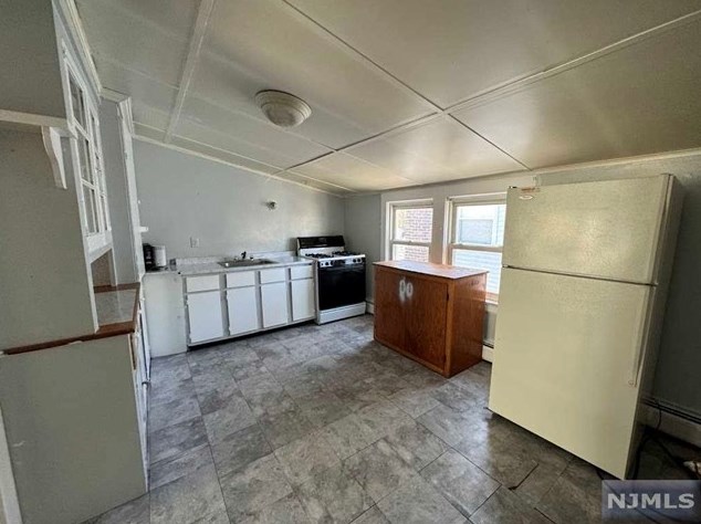 27 Oak St, Belleville NJ 07109-2659 exterior