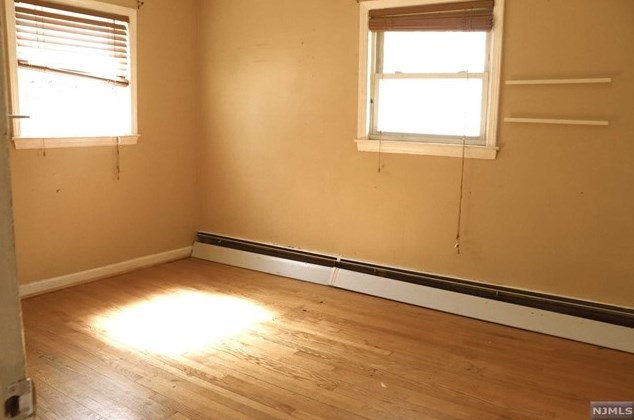 326 Gifford Pl, Teaneck NJ  07666-4002 exterior