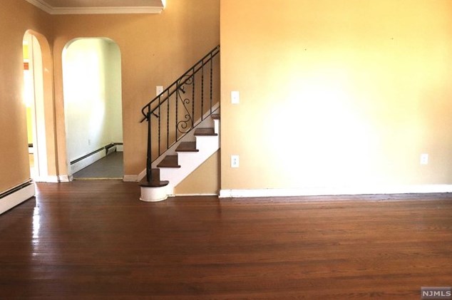 326 Gifford Pl, Teaneck NJ  07666-4002 exterior