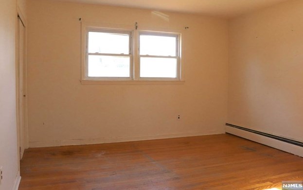 326 Gifford Pl, Teaneck NJ  07666-4002 exterior