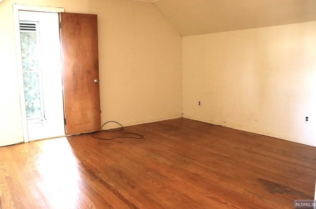 326 Gifford Pl, Teaneck NJ  07666-4002 exterior