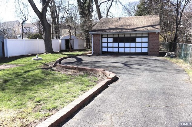 326 Gifford Pl, Teaneck NJ  07666-4002 exterior