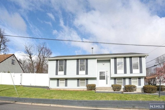 101 Westwood Blvd, Westwood NJ  07675-2521 exterior