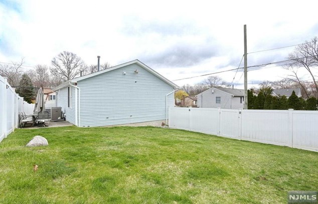 101 Westwood Blvd, Westwood NJ  07675-2521 exterior