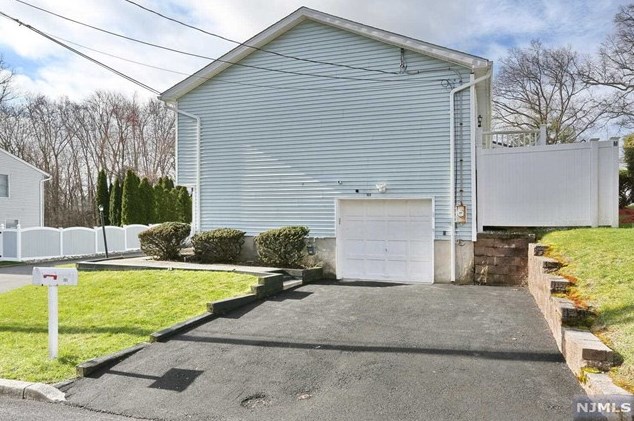 101 Westwood Blvd, Westwood NJ  07675-2521 exterior