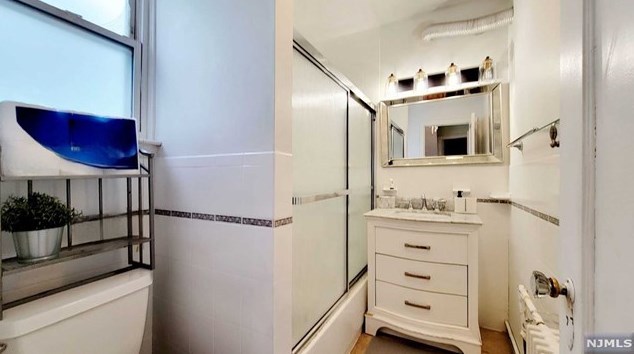 787 Glen Rd, Cliffside Park NJ  07010-2116 exterior