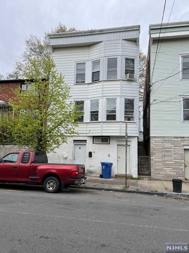 97 4 St, Paterson NJ 07522-1831 exterior