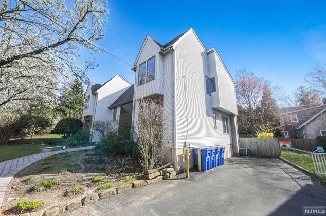66 Prospect Ter, Tenafly NJ  07670-1806 exterior