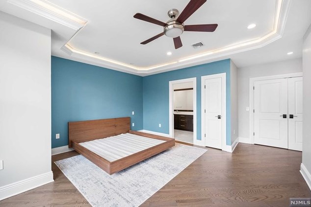 29 Marquis Ct, Edgewater NJ  07020-2900 exterior