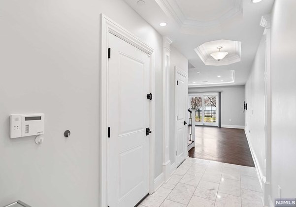 29 Marquis Ct, Edgewater NJ  07020-2900 exterior