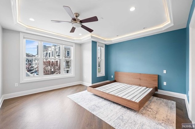 29 Marquis Ct, Edgewater NJ  07020-2900 exterior