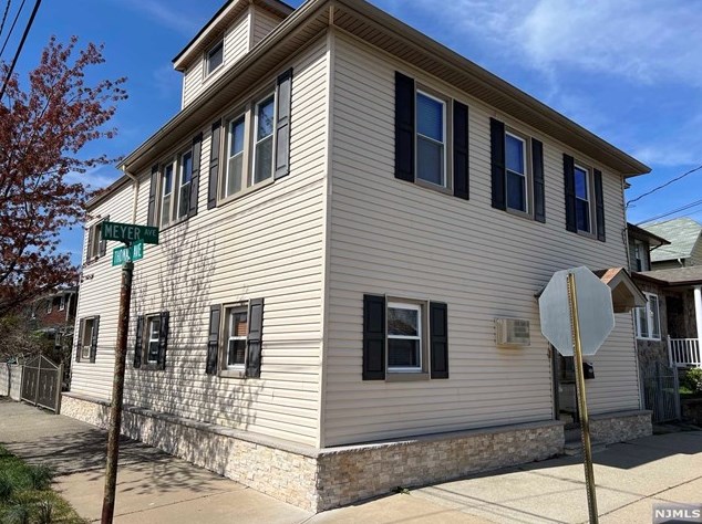 733 Meyer Ave, Lyndhurst NJ  07071-3049 exterior