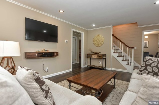 63 Van Blarcom Ave, Midland Pk NJ  07432-1851 exterior