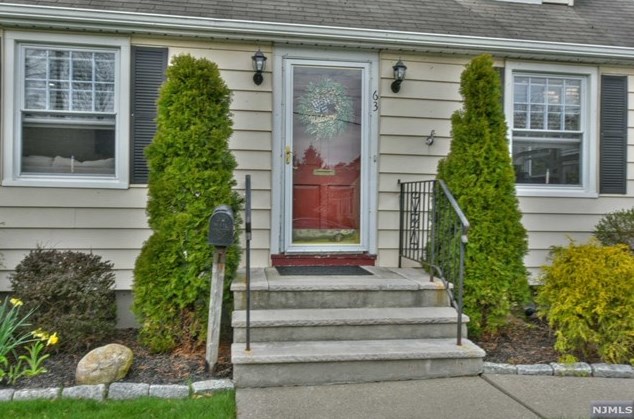63 Van Blarcom Ave, Midland Pk NJ  07432-1851 exterior