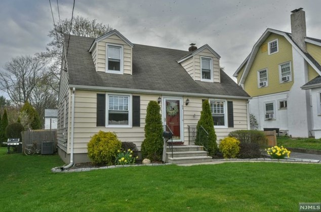 63 Van Blarcom Ave, Midland Pk NJ  07432-1851 exterior